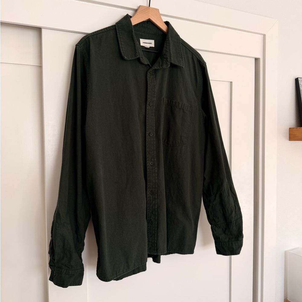 Common Market Men's Dark Green Button-Up Shirt - Classic Long Sleeve